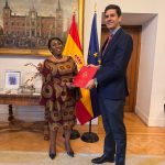 S.E. EMBAIXADORA EXTRAORDINÁRIA E PLENIPOTENCIÁRIA DA REPÚBLICA DE ANGOLA NO REINO DE ESPANHA, ENTREGA DE CARTAS FIGURADAS