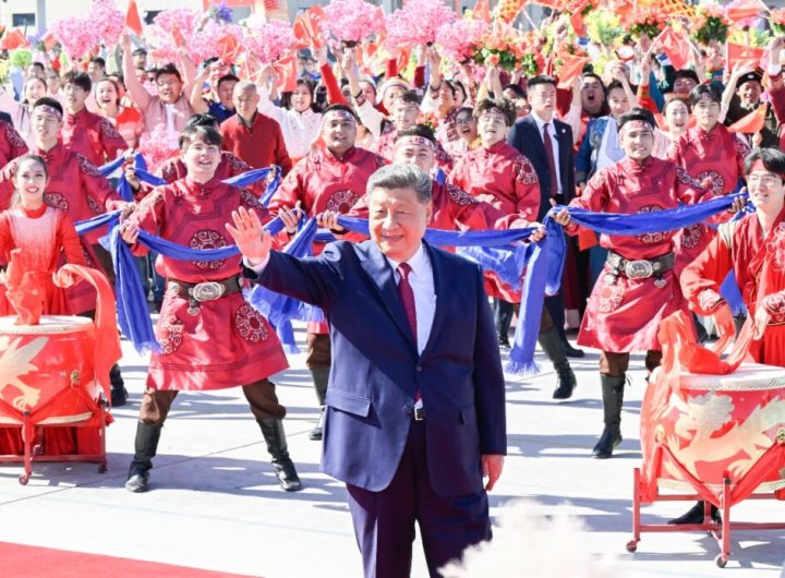 XI ENFATIZA CONSTRUÇÃO DE UMA XINJIANG MODERNA SOCIALISTA