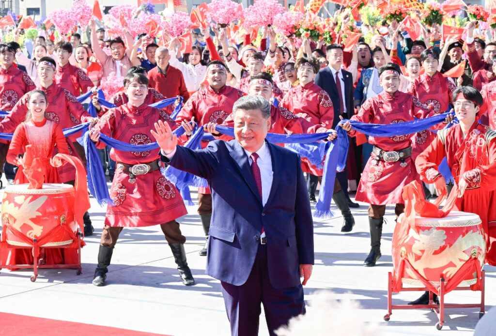 XI ENFATIZA CONSTRUÇÃO DE UMA XINJIANG MODERNA SOCIALISTA
