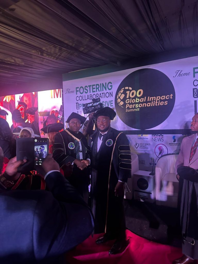 Cumbi Júnior Homenageado com Doutorado Honorário na Cimeira "100 Personalidades de Impacto Global"